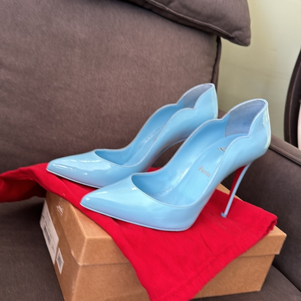 Christian Louboutin Hot Chick 100 size 38.5 in color Splash patent